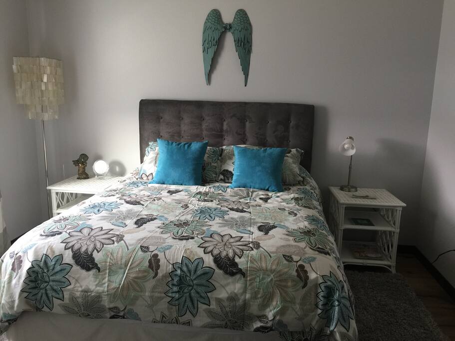 Queen bed
