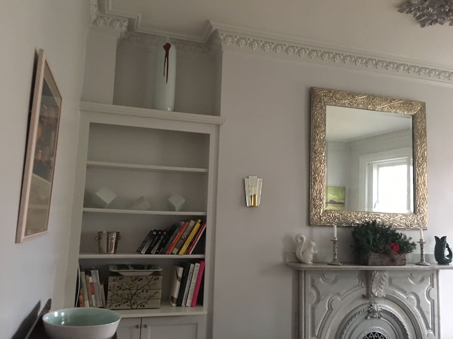 Formal sitting room - 1st room after entry