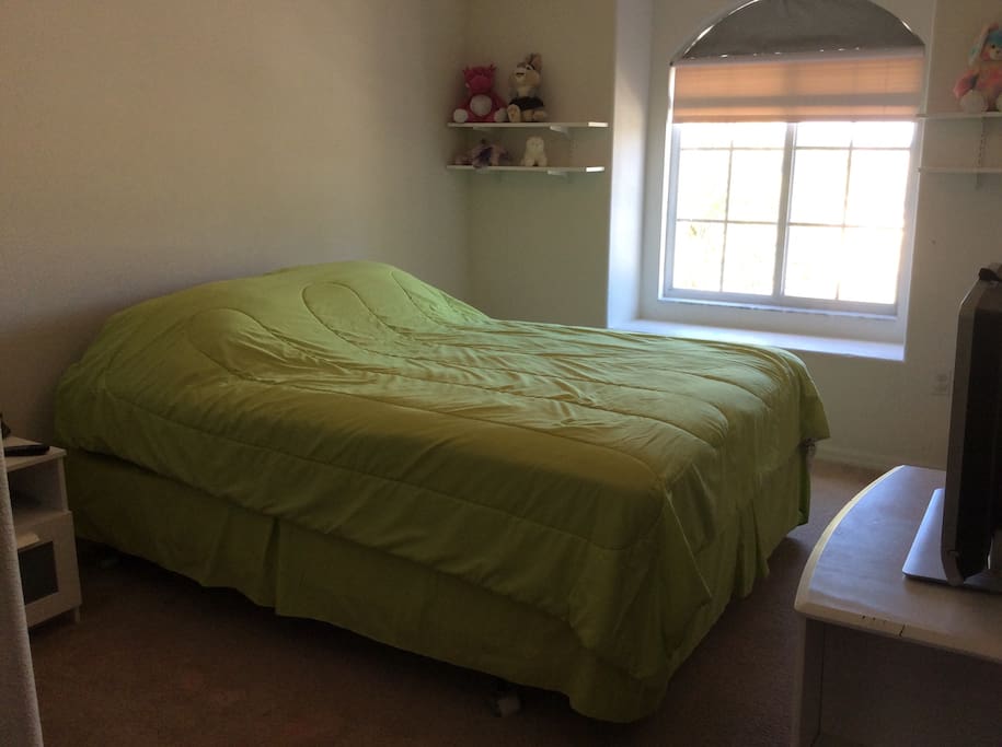 Bedroom 2 : one queen size bed