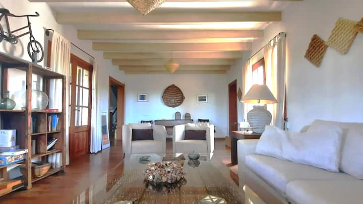 200 M² Villa ∙ 5 Habitaciones ∙ 9 Huéspedes - El Arenal