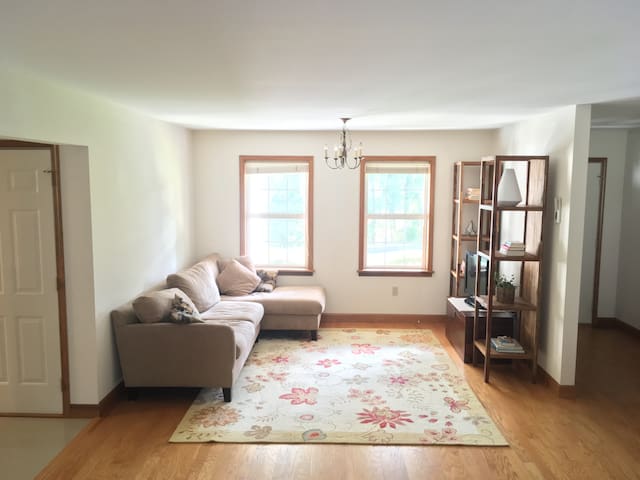 The Cozy Corner Room close to Hershey Med