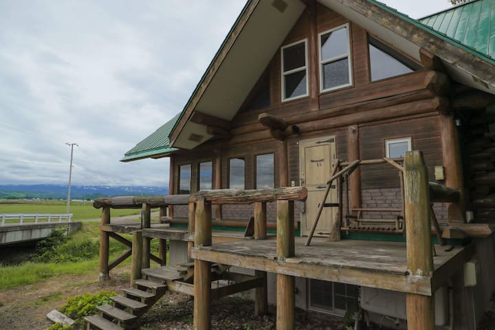 密を避けて 美瑛の森の中のログハウス 借りられるキャビン 美瑛町 北海道 日本