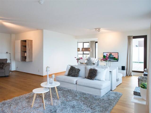 BizStay Harbour 32C Penthouse gallery image 3