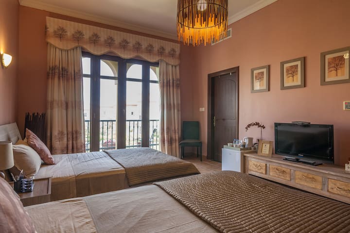 Amazing Villa (2 Queen Size Bed) with POOL