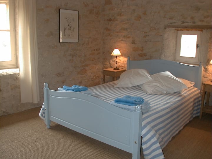 lavender field cottage; saignon