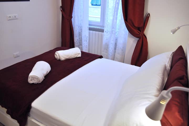 ห้องนอนสีแดงฤดูใบไม้ร่วง - ห้องนอนฤดูใบไม้ร่วงสีแดง