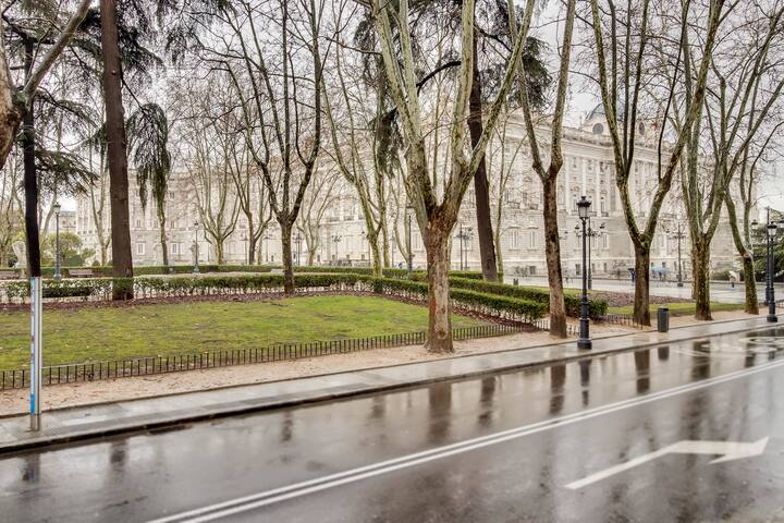 Lujoso apartamento con vistas al Palacio Real gallery image 2