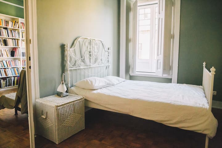 საძინებელი 1