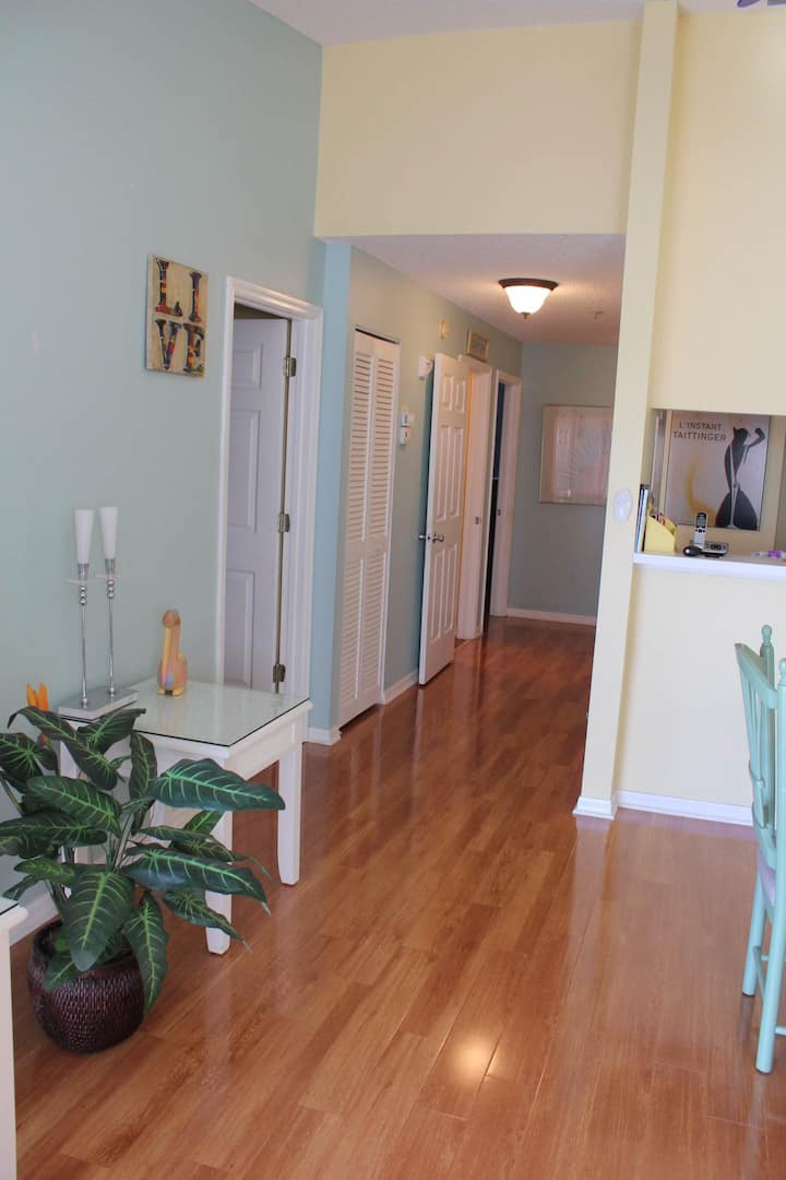 Lifestyle on the island walking distance to beach Apartments for