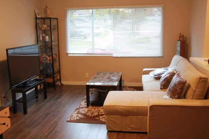 Your Home - Your Time (Entire Main Floor 3brms) - Calgary