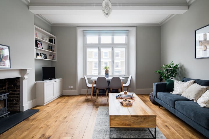 Homely Parkside Apartment