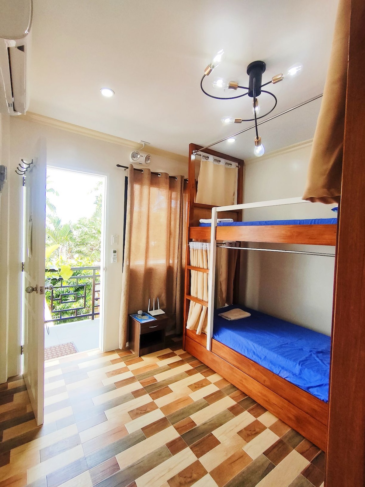 Vitanda 4 na kitanda 1 kinachovutwa