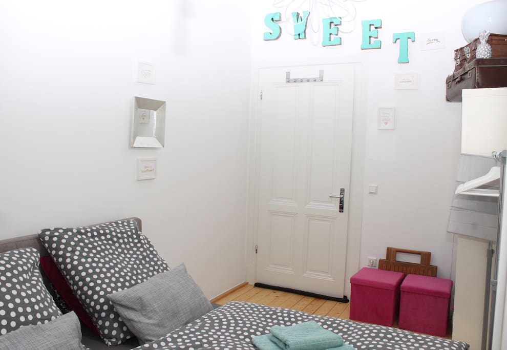 ... very sweet guest room:)