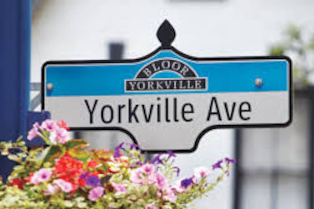 Downtown Toronto, Yorkville Ave