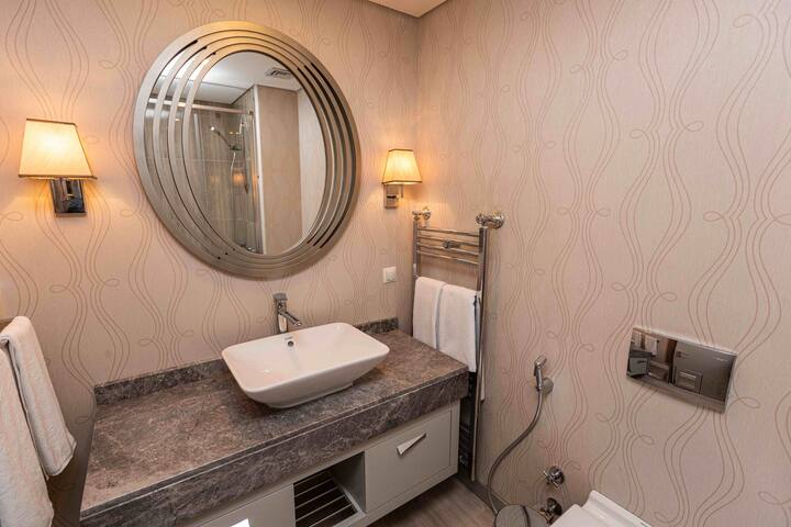 Fully furnished 2+1 two Bedroom Suite Maslak 1453 gallery image 5