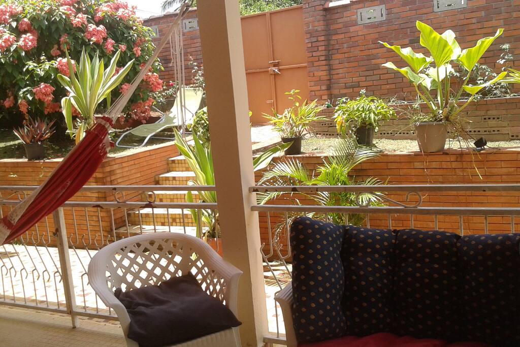petit salon /jardinet porte d'entree principale independante