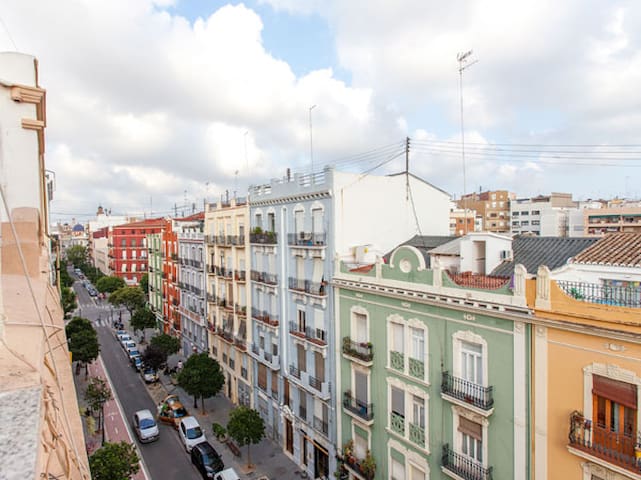Valencia Flat Rental managed Airbnb listing 1