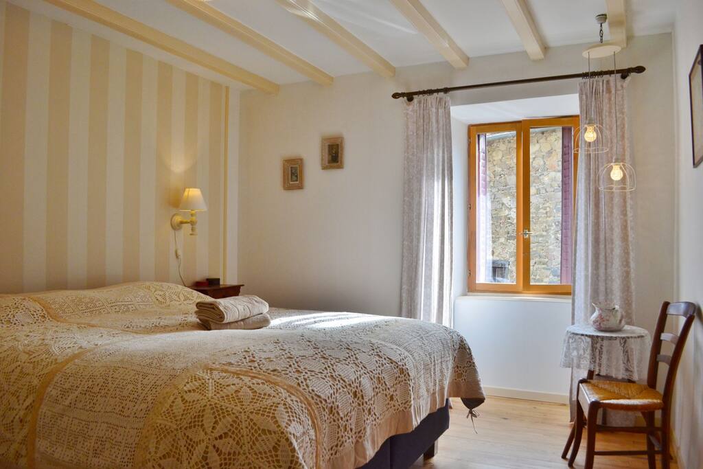Slaapkamer Dentellière, 2 aparte slaapkamers voor elk 2 personen. Aparte badkamer en toilet.