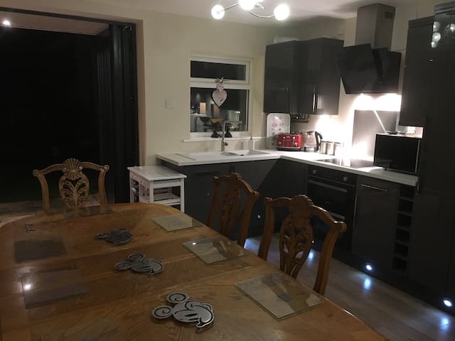 Airbnb Kidderminster Holiday Rentals Places To Stay