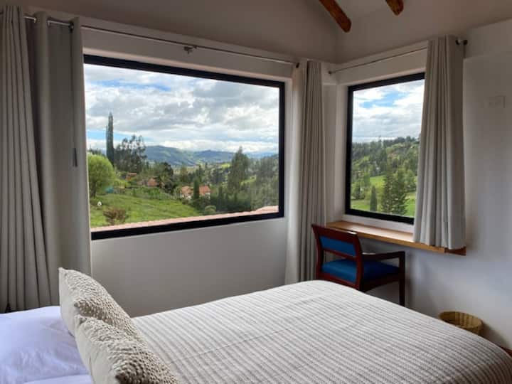 Chumba cha kulala na dawati