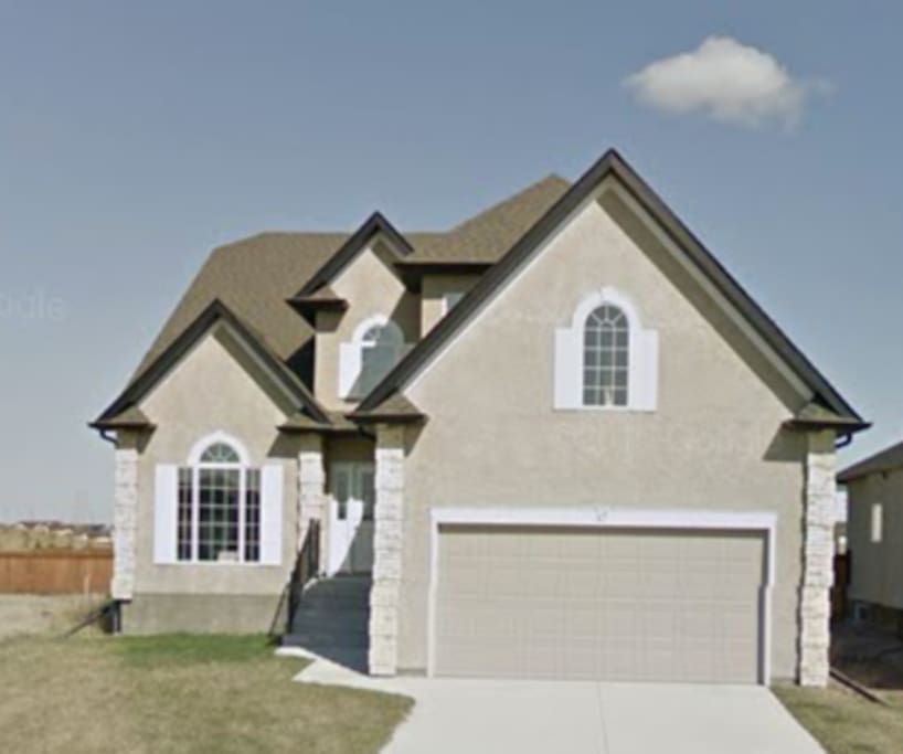 2,500 SQ FT House..... 5 Bed Rooms all Spacious in South end of City....Beautiful Area.
