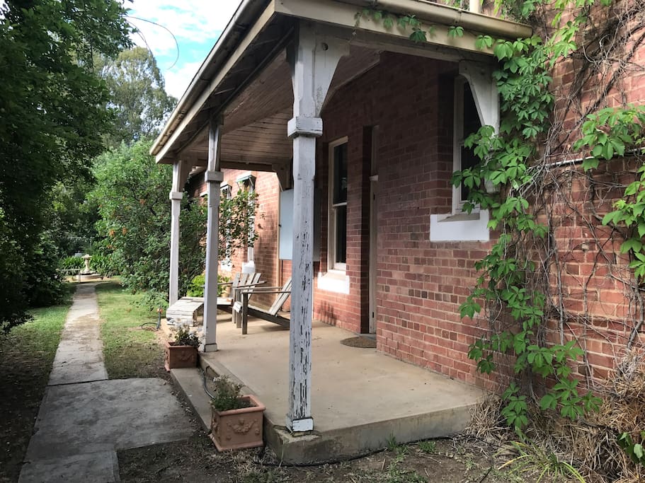 Beautiful hidden garden down side entrance