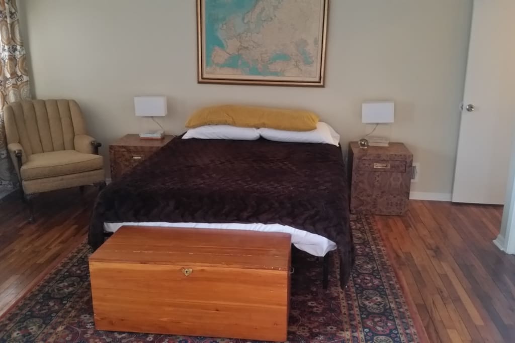 Large Master Bedroom with Queen size bed