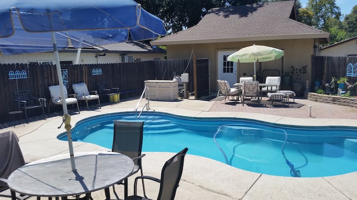 Red Studio Apt, Furnished, Pvt Entr. Pvt Bath - Woodland, CA