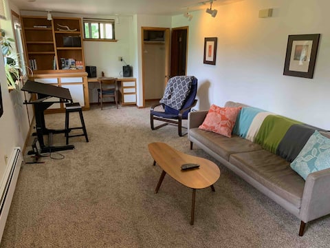 Top Airbnb: Boulder foothills home - 10 mins to downtown in North Boulder