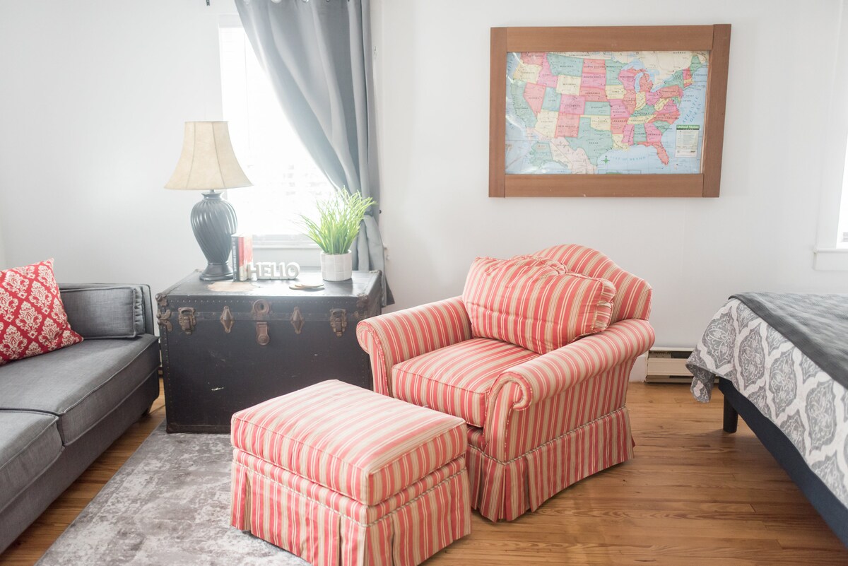 Popular Airbnb listing: Summerville Schoolhouse Retreat in Summerville