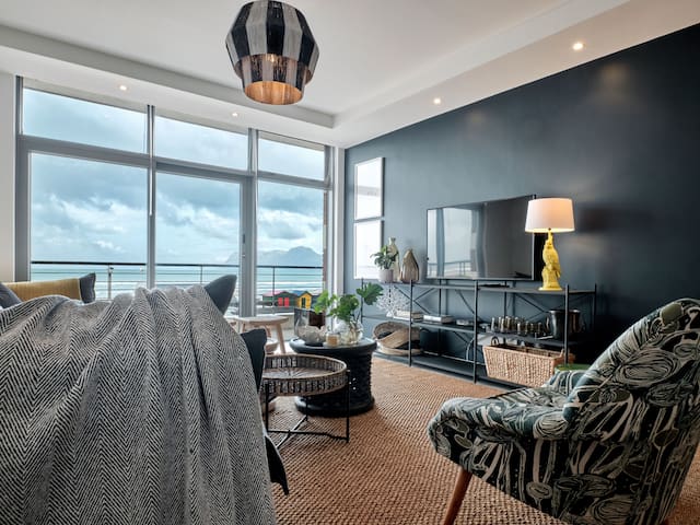 Beautiful Apartment on Muizenberg Beachfront gallery image 2