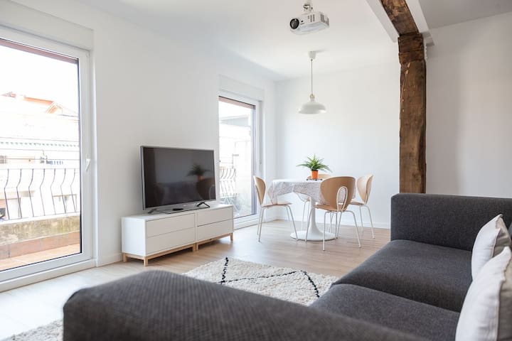 ★new TRAIN&BUS STATION FREE WIFI NEXT downtown★