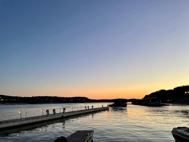 Spring Special, Lake Get Away 15+, Dog Friendly - Lake Travis, TX