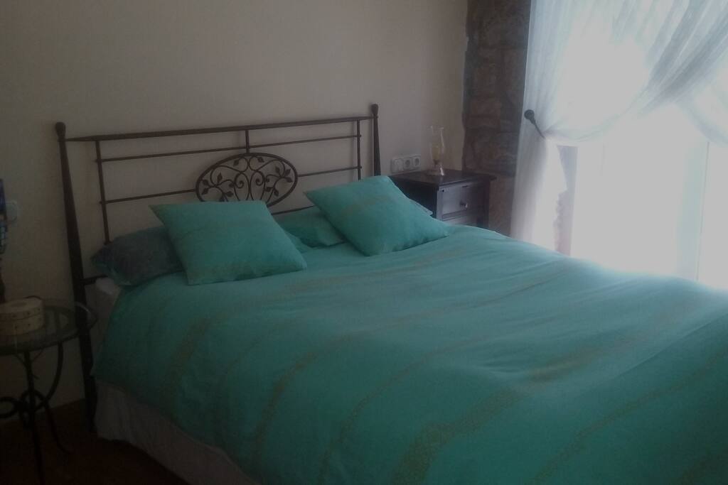 Habitación doble luminosa.