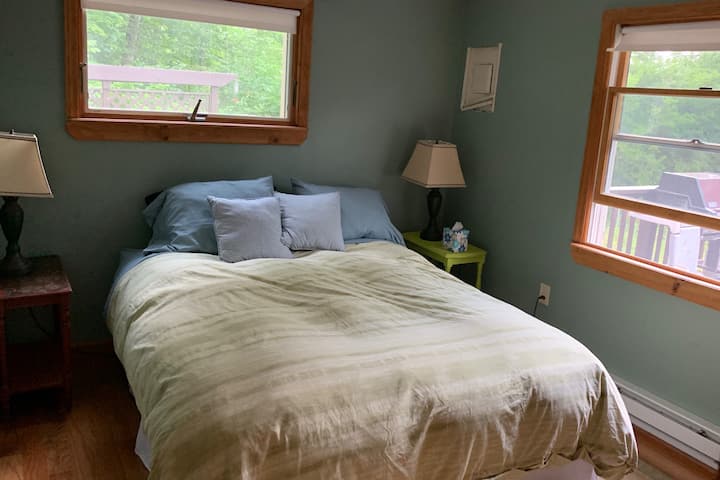 Dormitorio con cama tamaño queen ACTUALIZADO