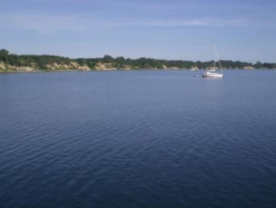 Blick vom Boot in die Bucht