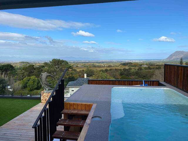 Constantia View Penthouse -two bed, two bath gallery image 2