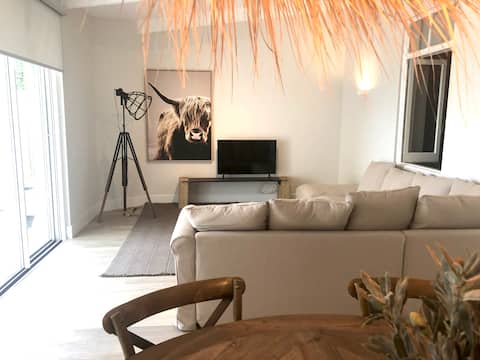 Charming design apartment with garden in Moita