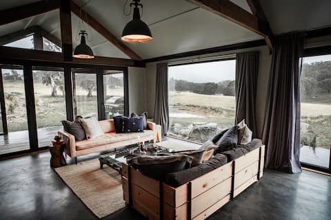 Top performing Airbnb: * MOUNTAIN ESCAPE * Fireplace * Pets Welcome in Snowy Monaro Regional Council