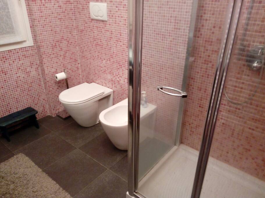 bagno con doccia