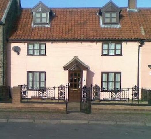 Pink Cottage B&B  room 1