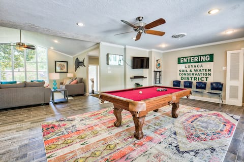 12 Armadillos on Main: Downtown: Great for groups!