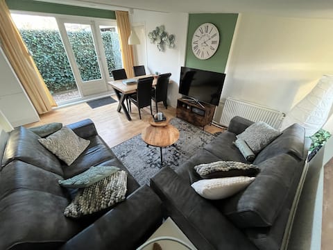 Popular Airbnb listing: vacation home De Schelp in Groet Met Hargen