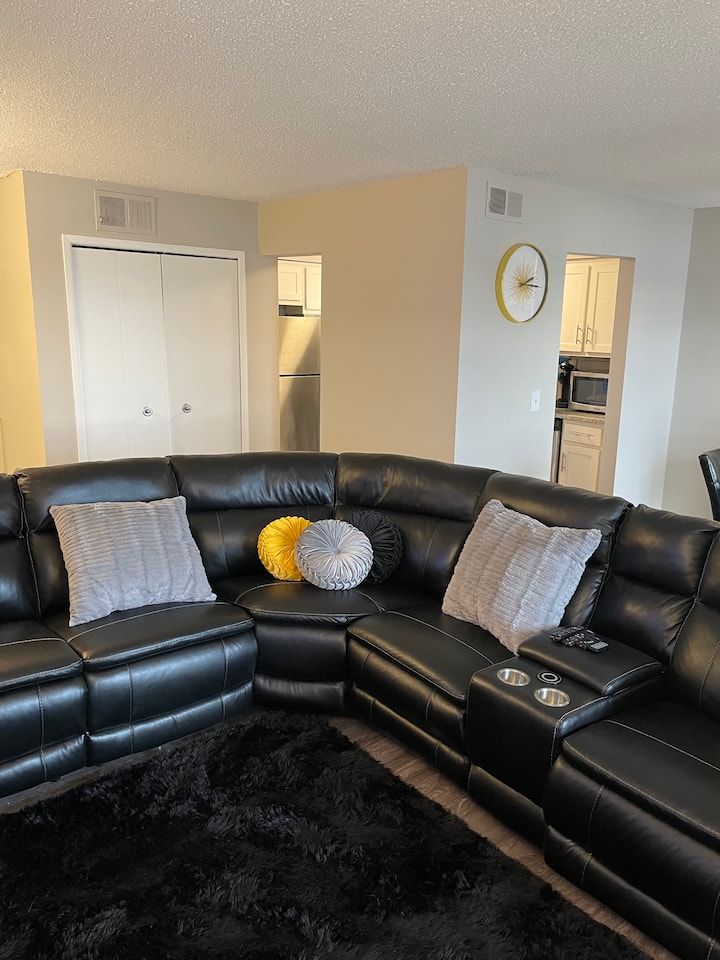 Bentley Sectional Leather Sofa Havertys