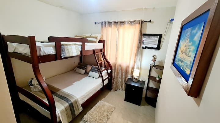 Ripoti = +593989129358
Chumba cha kulala 3.  Litera, dirisha la mwonekano wa bahari. 