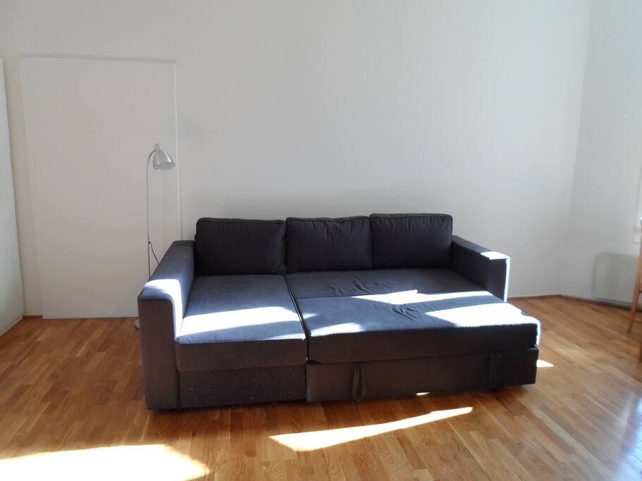 I tillegg til sovesofa har vi også en enkel klappseng