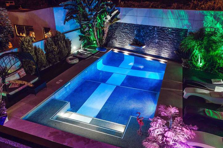 Palm Tree Villa gallery image 5