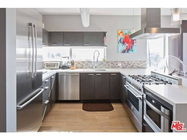 2 Story Modern Penthouse Loft gallery image 5