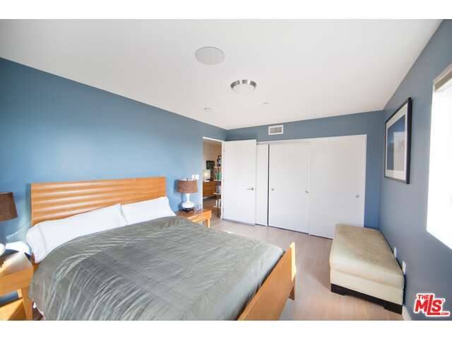 2 Story Modern Penthouse Loft gallery image 3