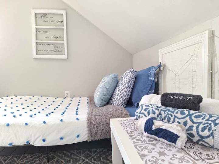Entire Loft: King Bed & Pool View - Granma's Attic - Pictou